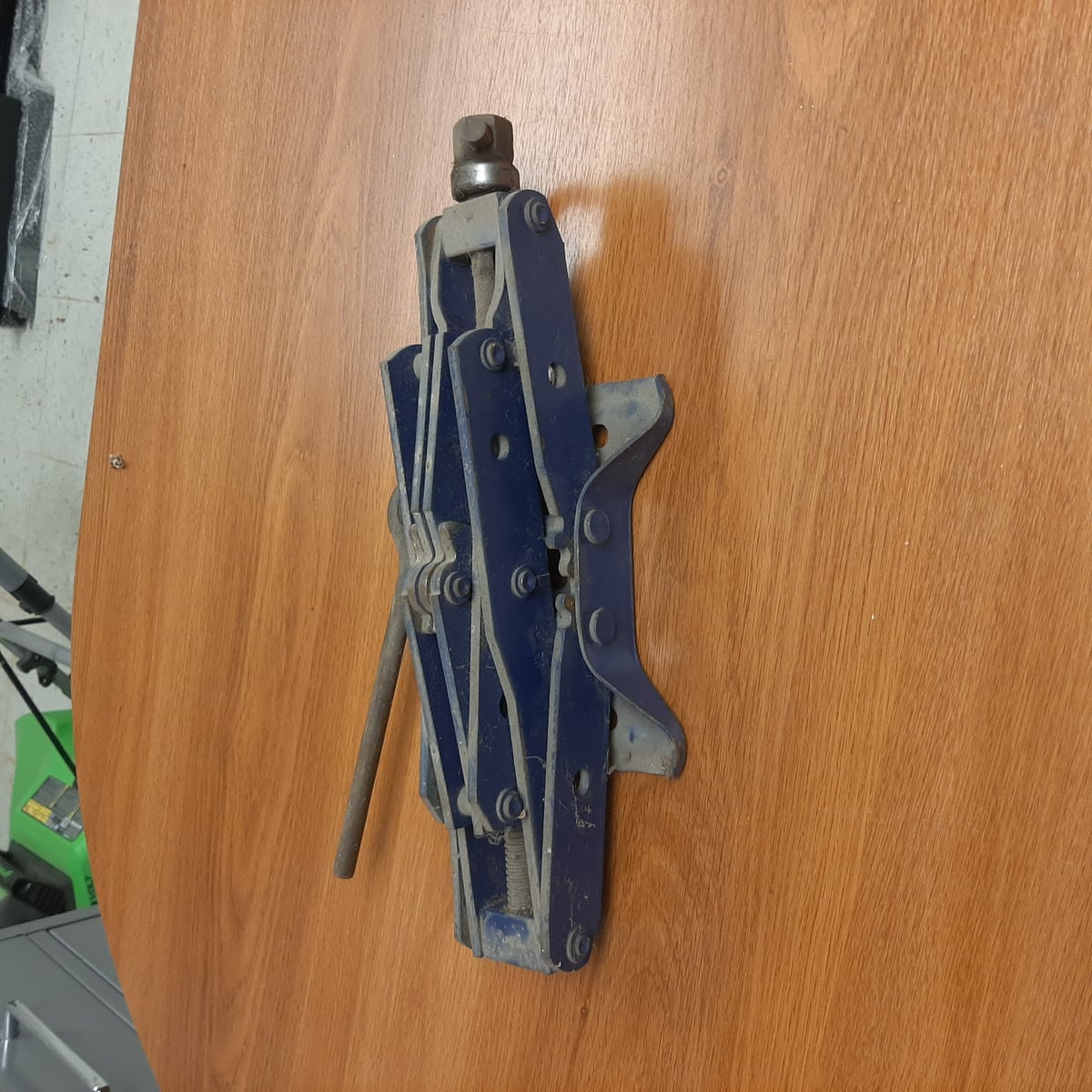 Scissor jack